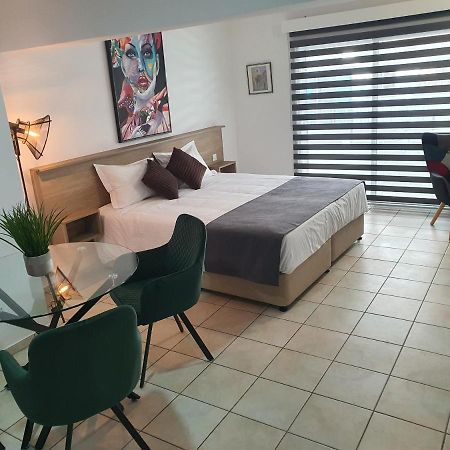 Larnaca Bay Suites Esterno foto