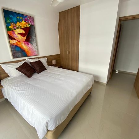 Larnaca Bay Suites Esterno foto