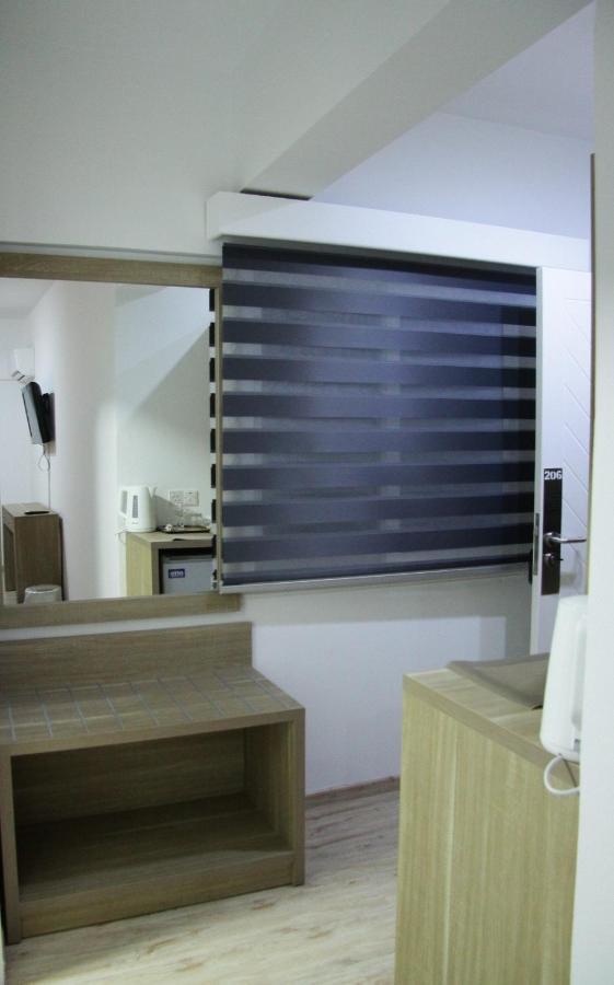 Larnaca Bay Suites Esterno foto