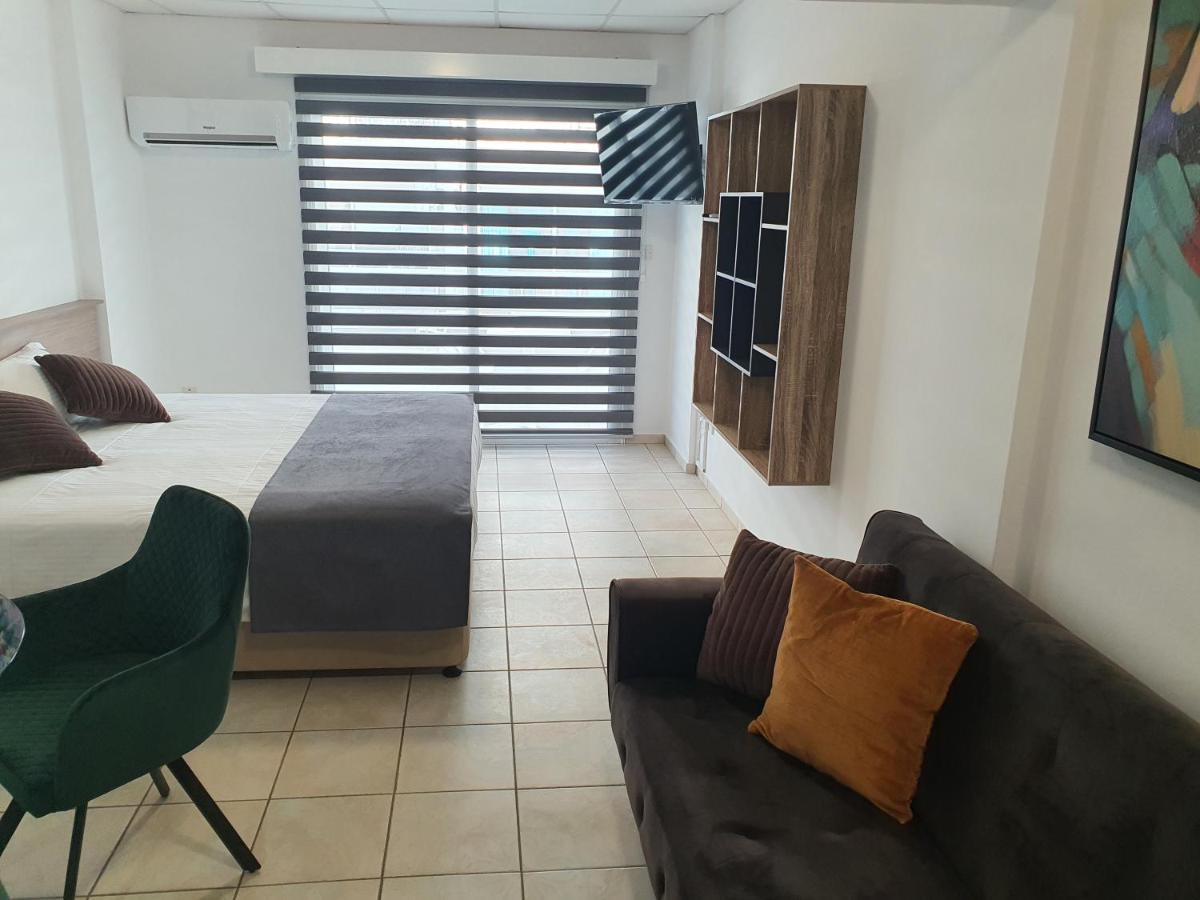 Larnaca Bay Suites Esterno foto