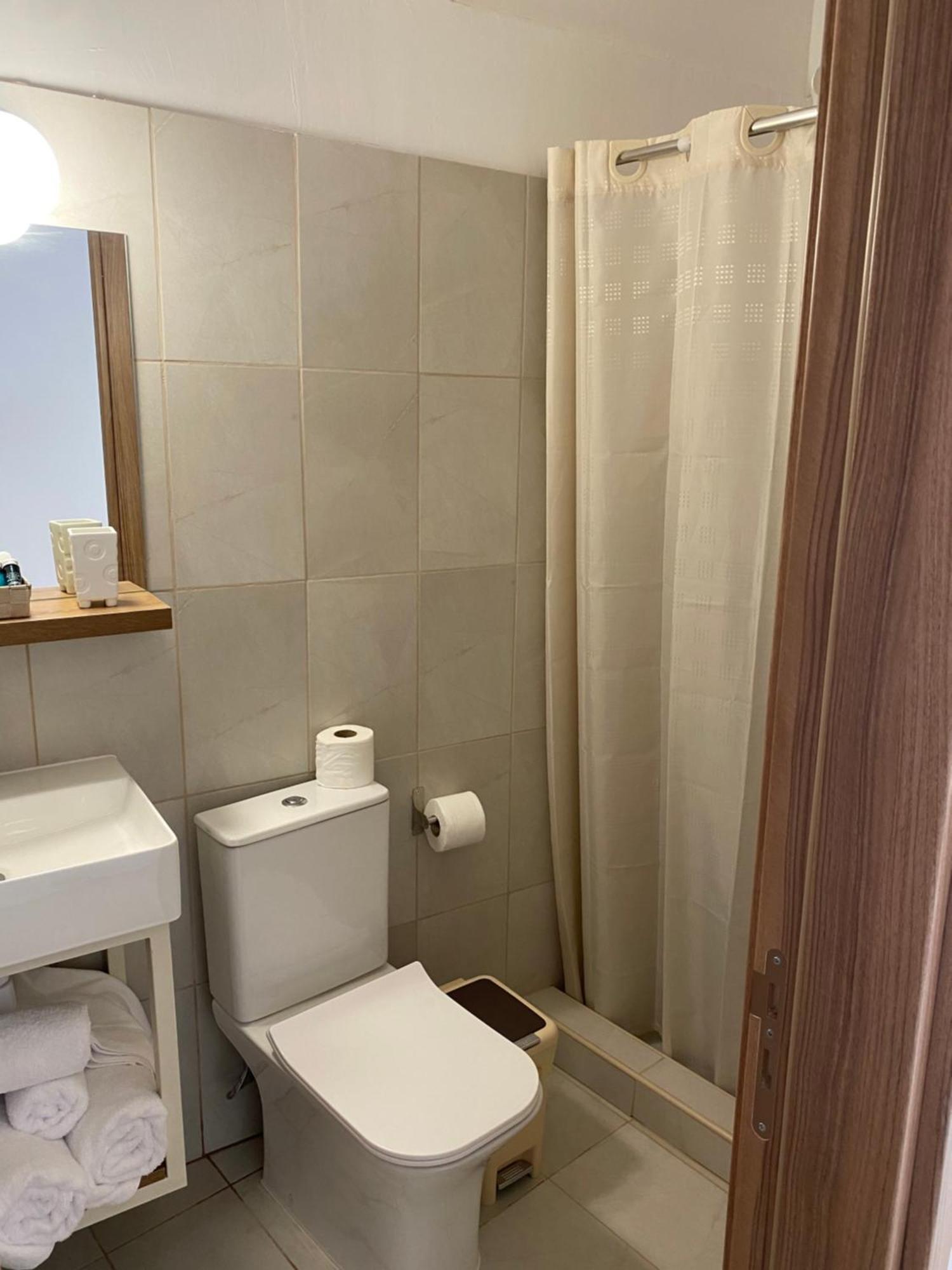 Larnaca Bay Suites Esterno foto