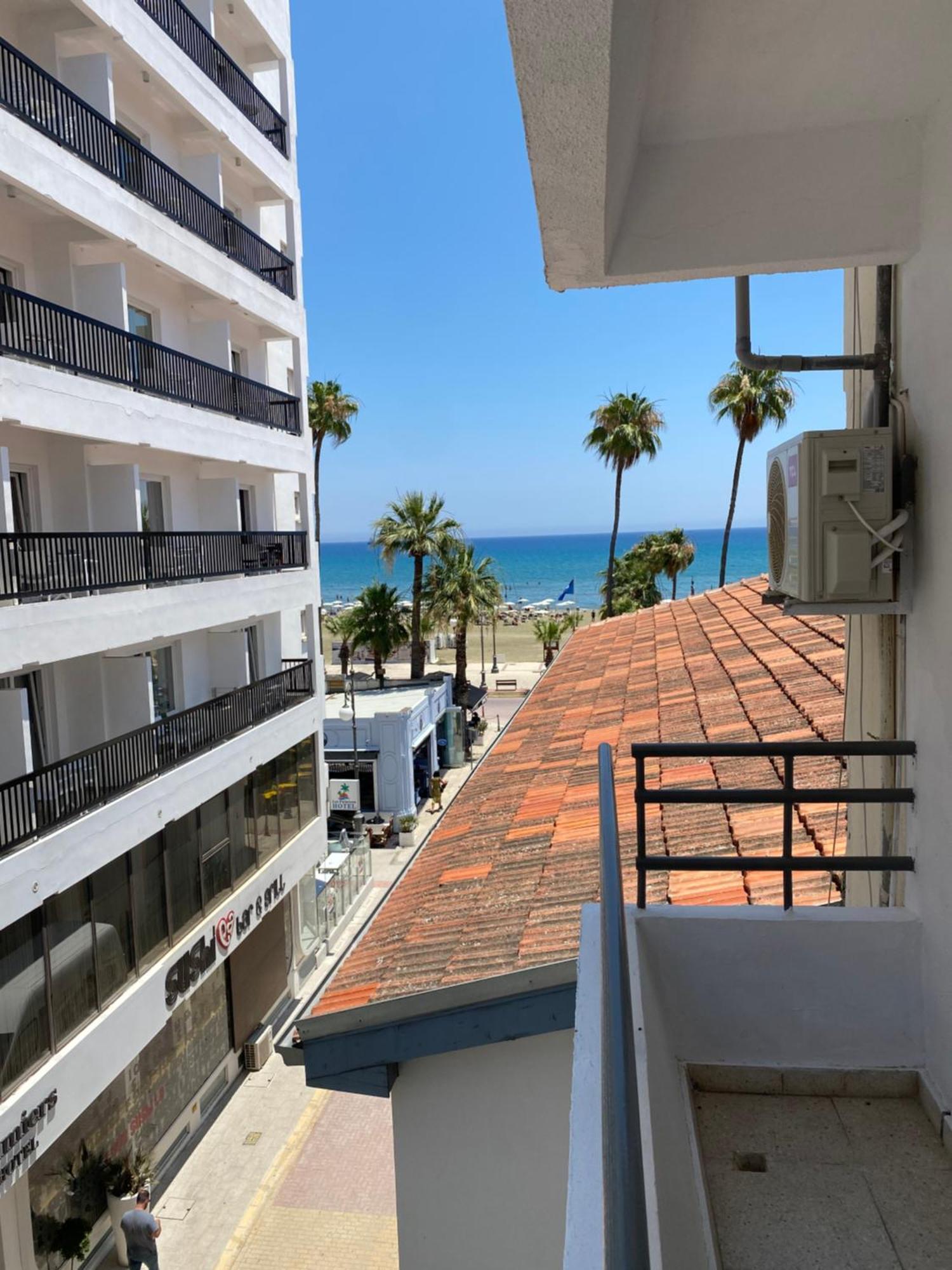 Larnaca Bay Suites Esterno foto